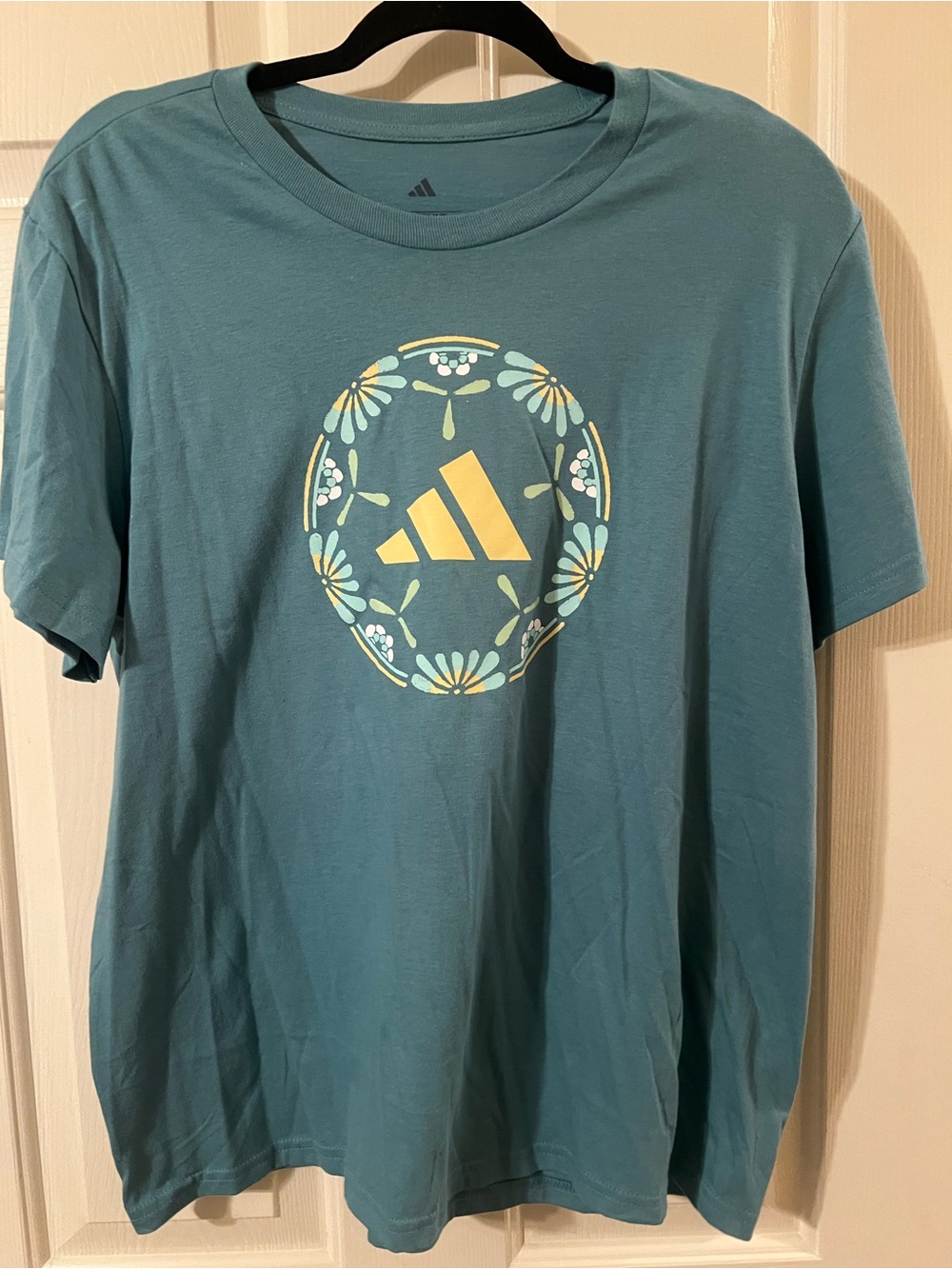 NWT Women’s Adidas Teal Green Short Sleeve T Shirt w Yellow Floral Logo Size XL